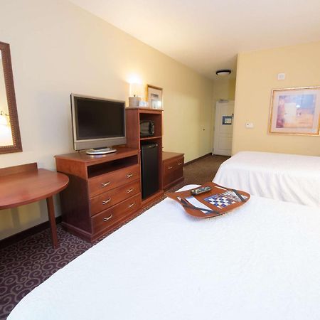 Hampton Inn Bismarck Bagian luar foto