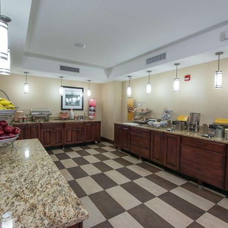Hampton Inn Bismarck Bagian luar foto