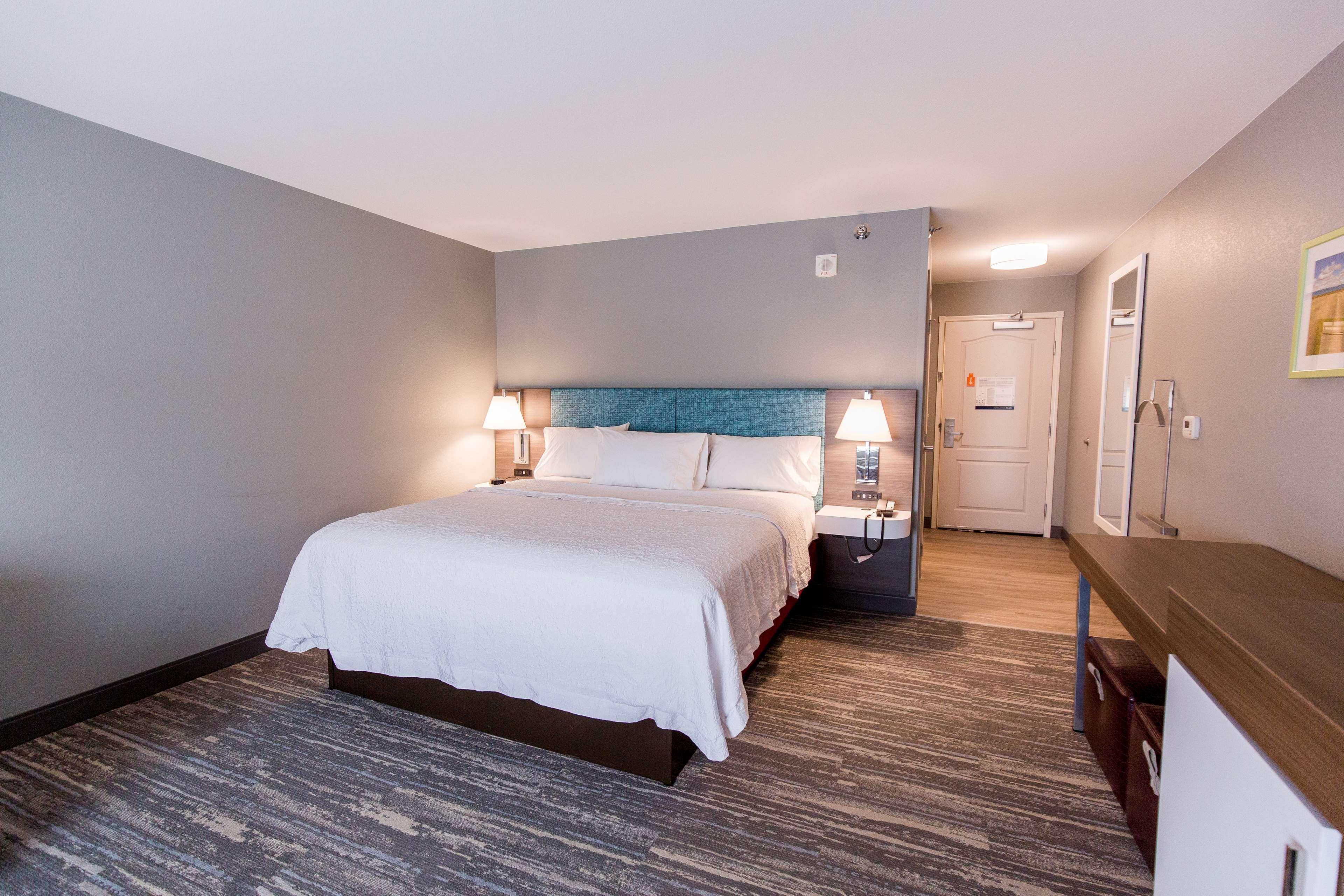 Hampton Inn Bismarck Bagian luar foto