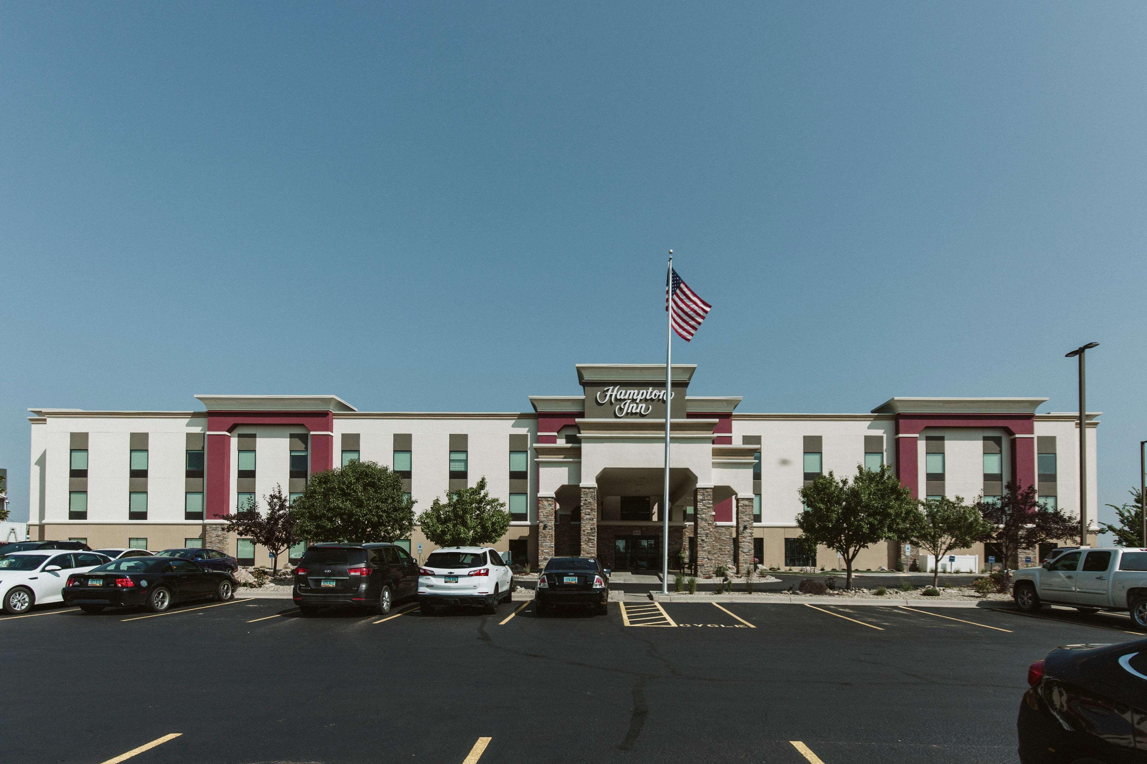 Hampton Inn Bismarck Bagian luar foto