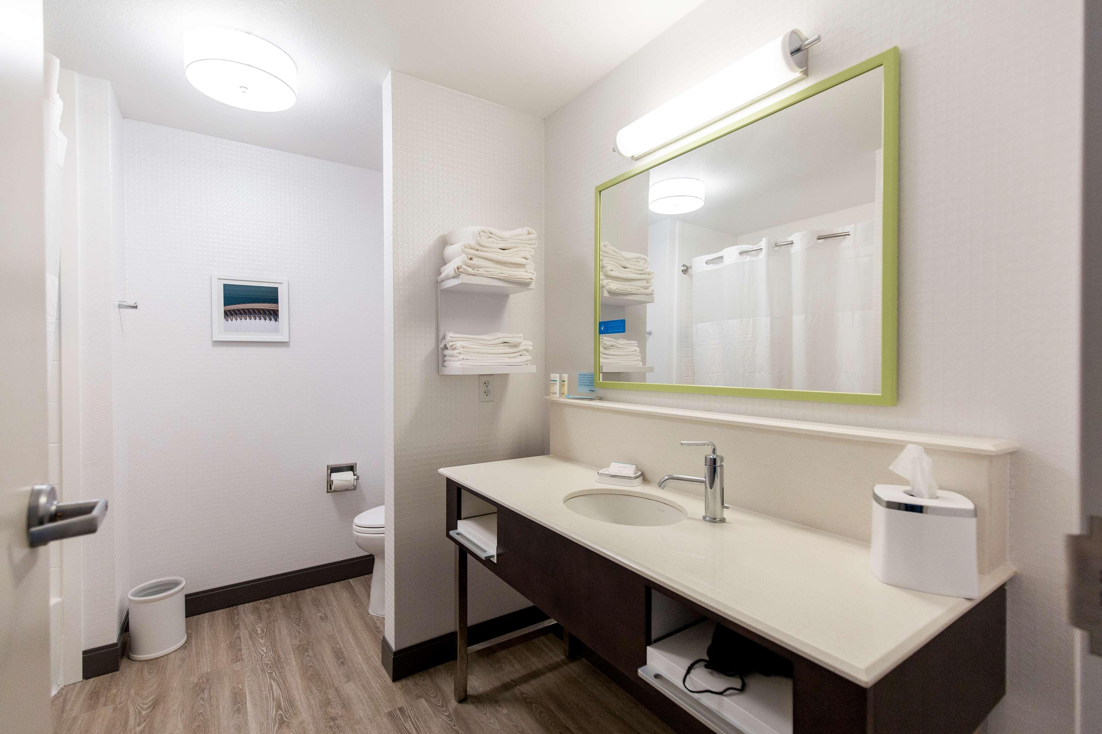 Hampton Inn Bismarck Bagian luar foto