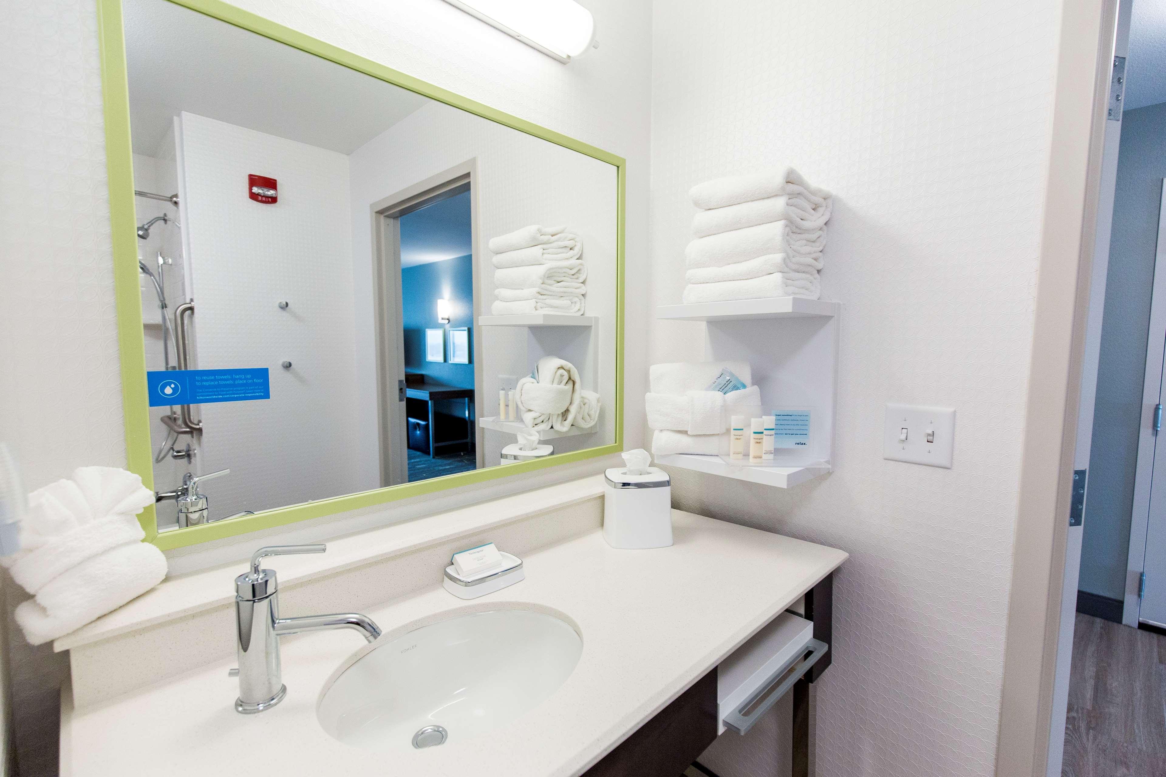 Hampton Inn Bismarck Bagian luar foto