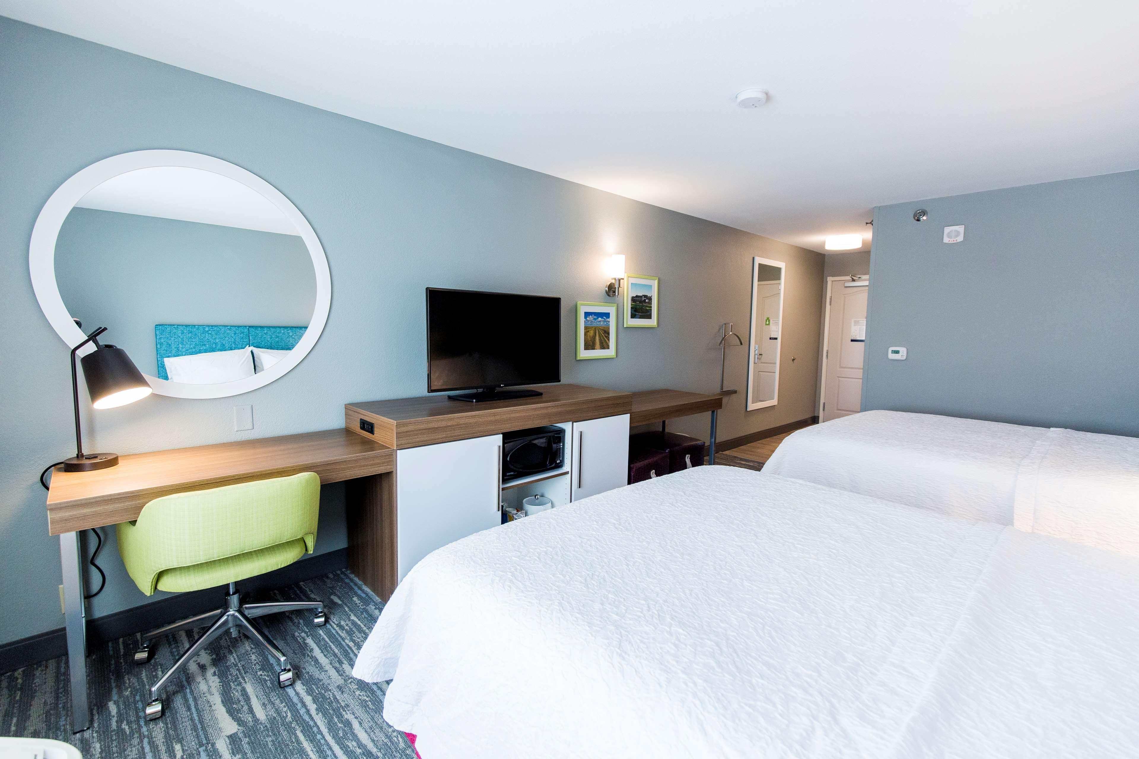 Hampton Inn Bismarck Bagian luar foto