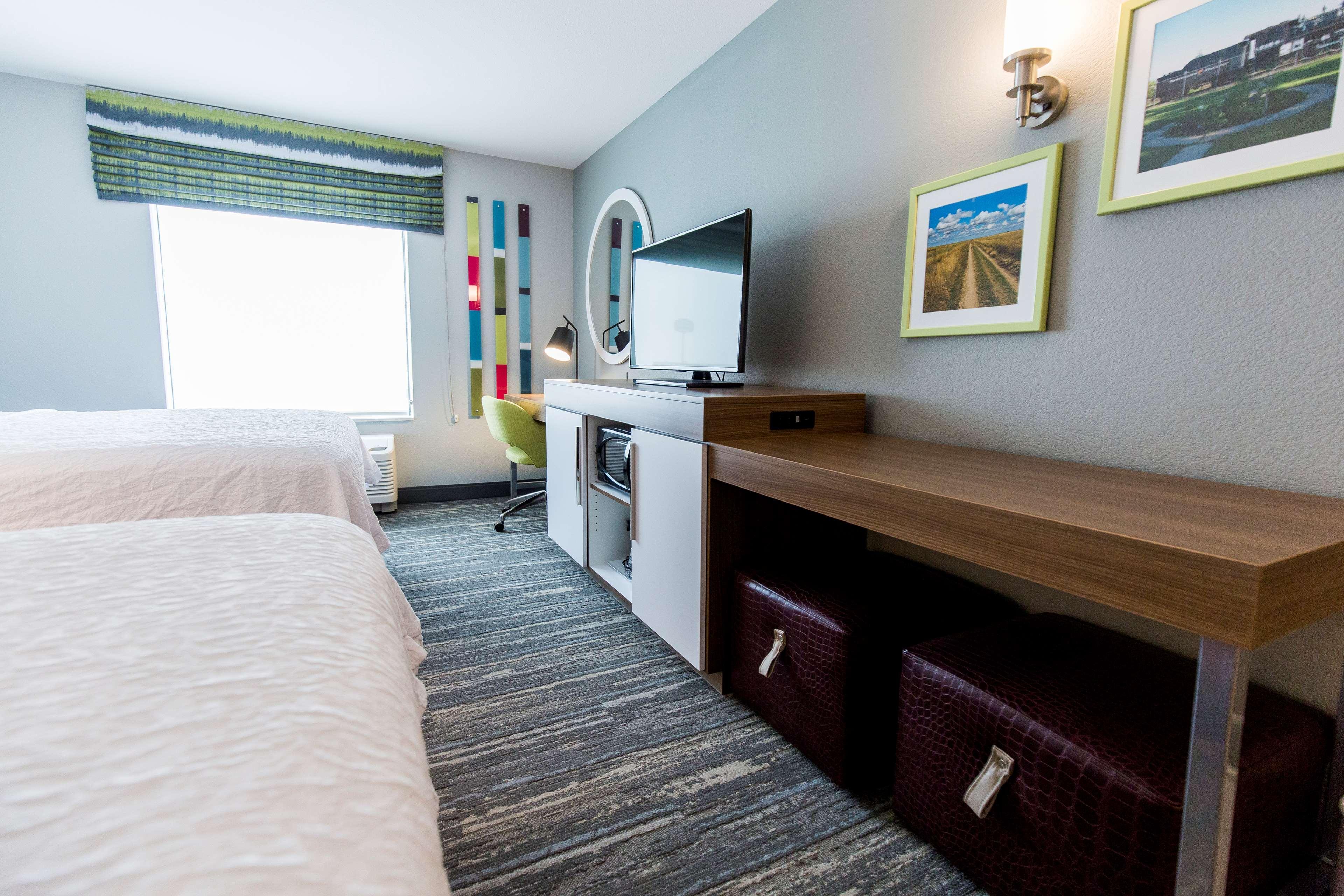 Hampton Inn Bismarck Bagian luar foto