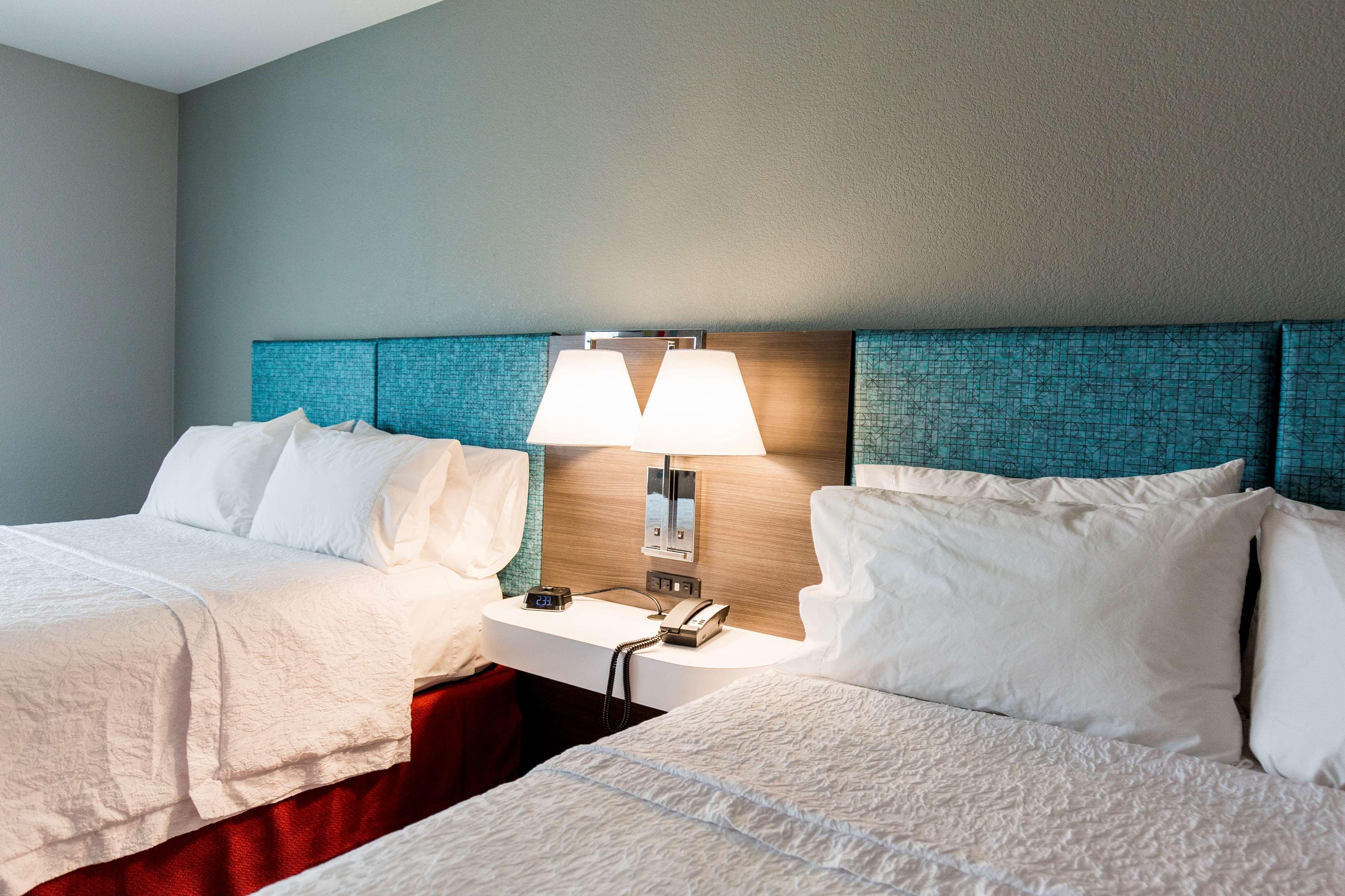 Hampton Inn Bismarck Bagian luar foto