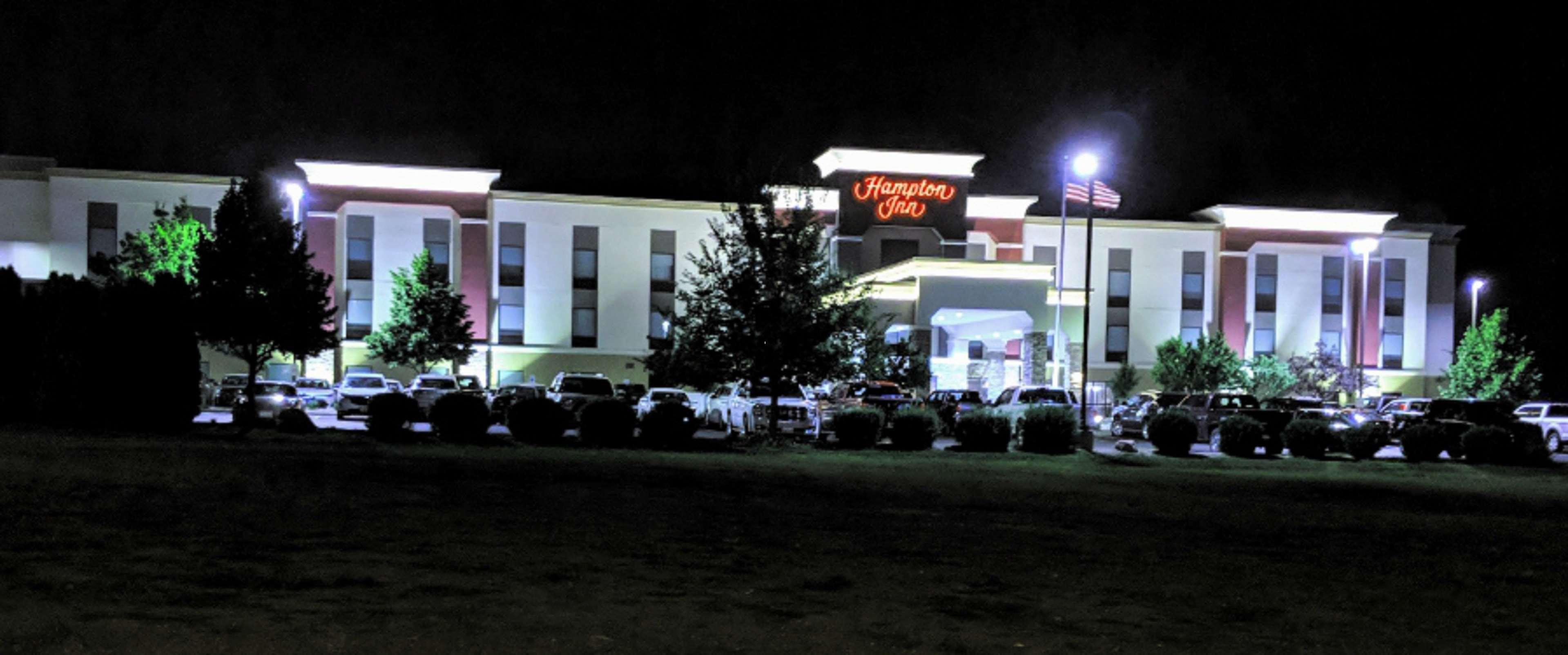 Hampton Inn Bismarck Bagian luar foto