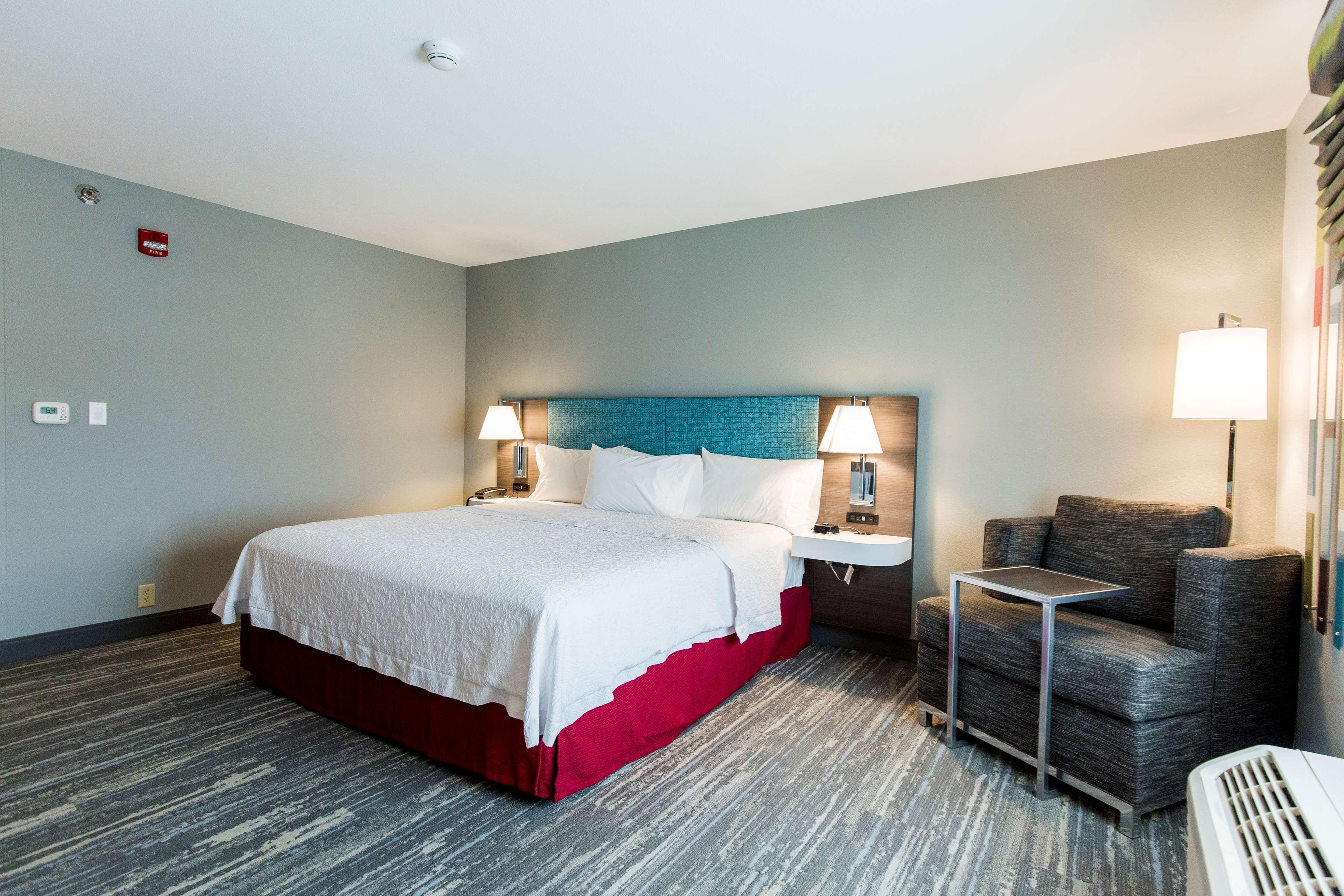Hampton Inn Bismarck Bagian luar foto