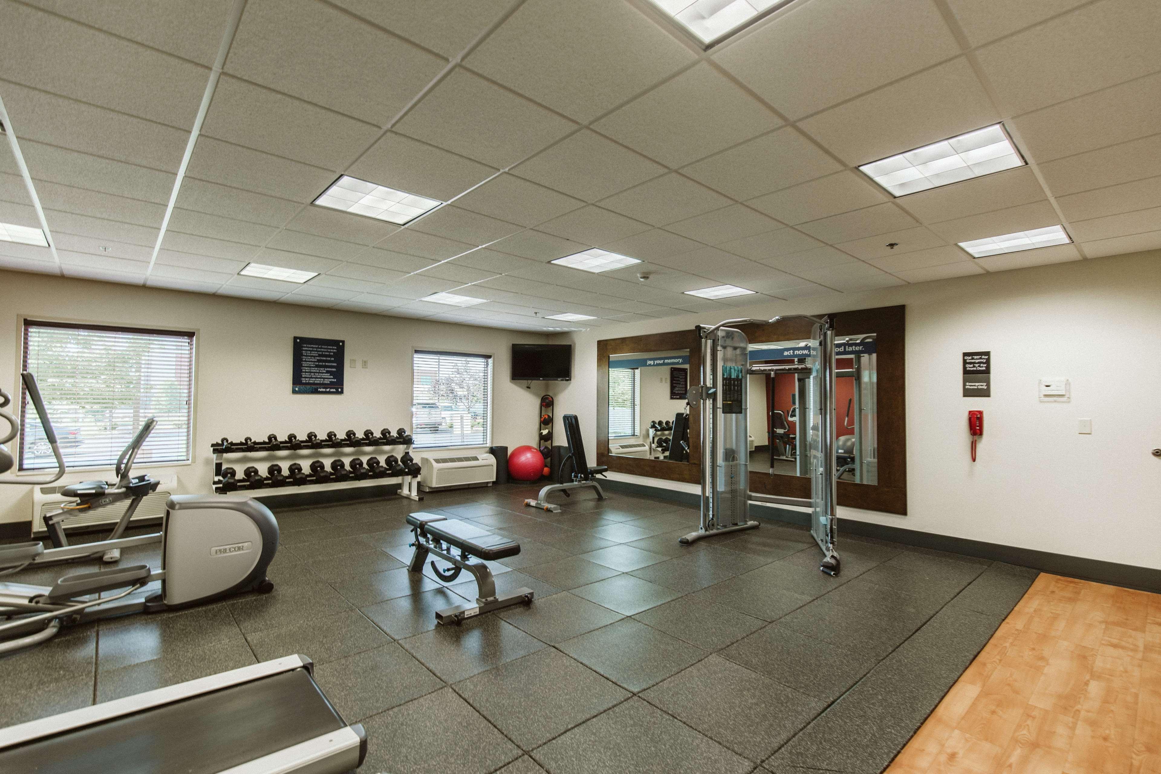 Hampton Inn Bismarck Bagian luar foto