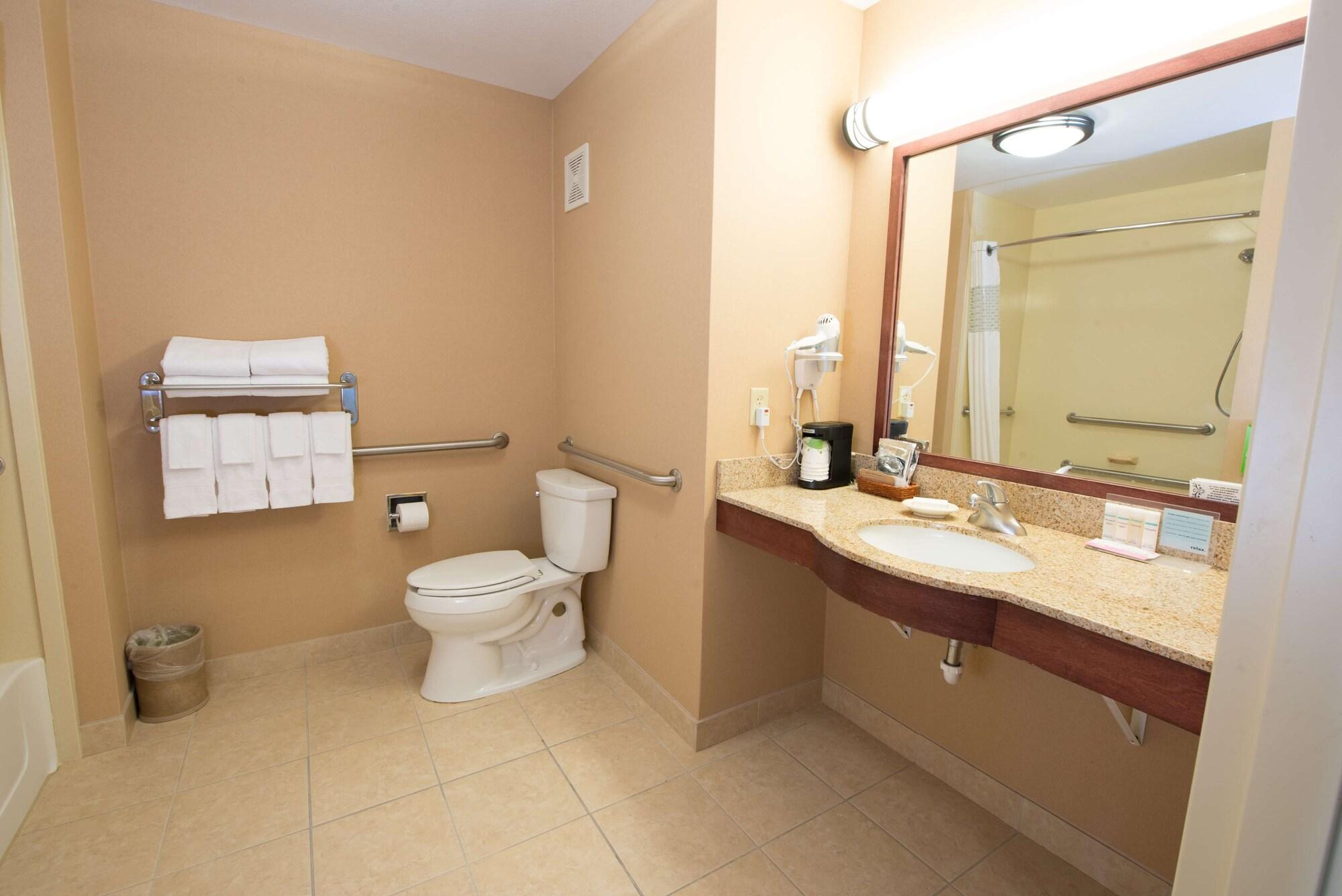 Hampton Inn Bismarck Bagian luar foto