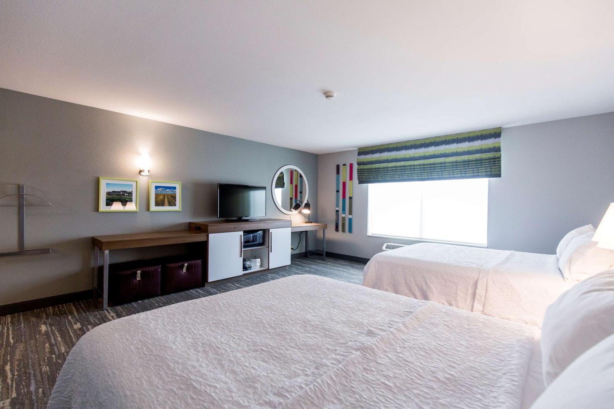 Hampton Inn Bismarck Bagian luar foto