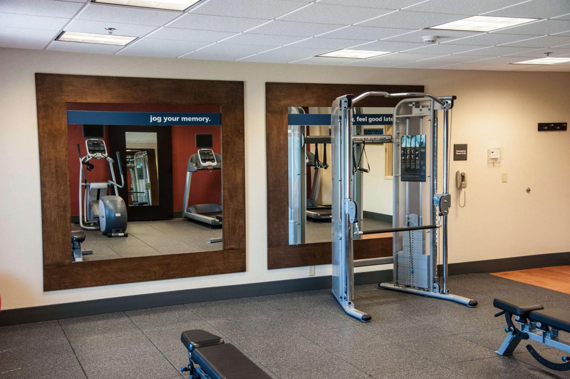 Hampton Inn Bismarck Bagian luar foto