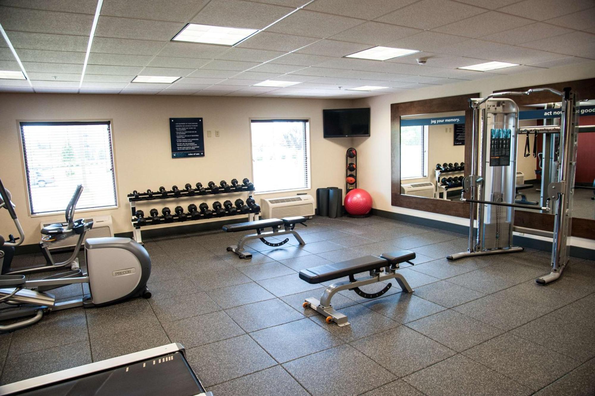 Hampton Inn Bismarck Bagian luar foto
