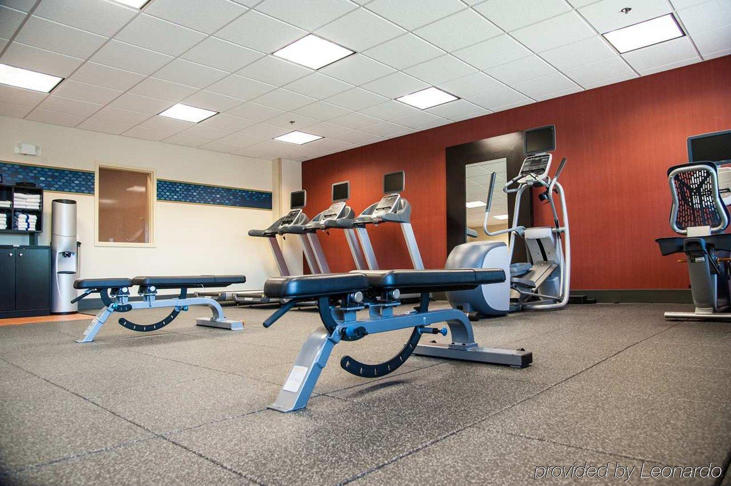Hampton Inn Bismarck Bagian luar foto