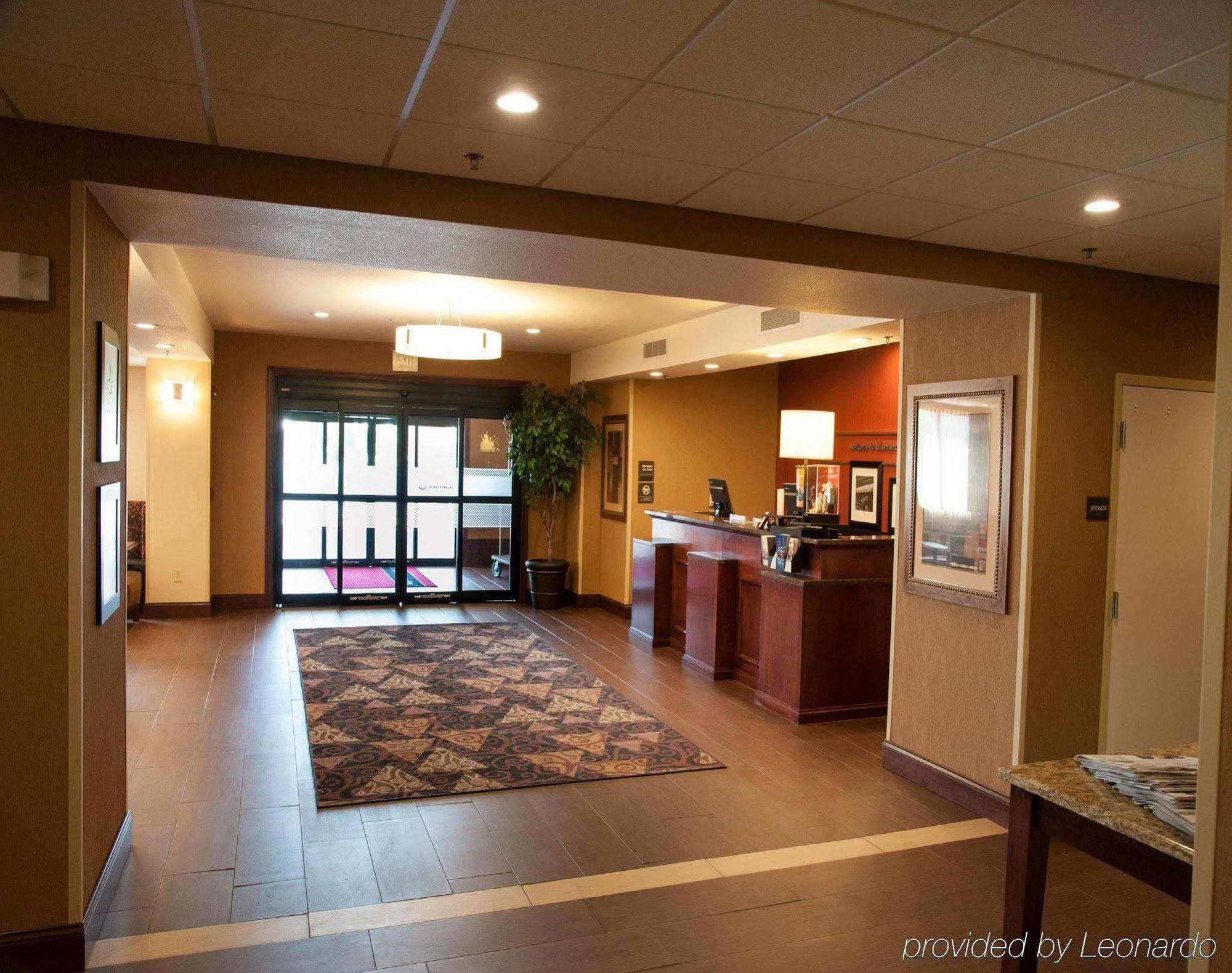Hampton Inn Bismarck Bagian luar foto