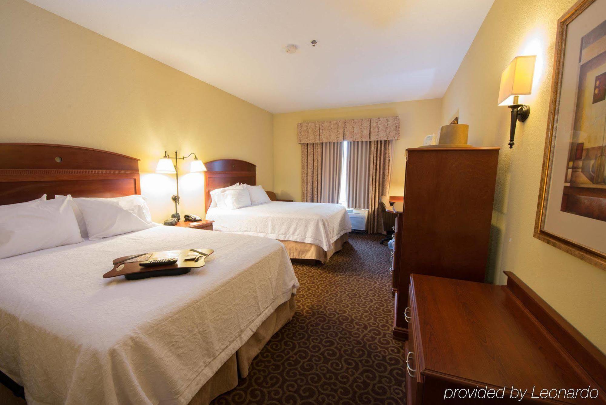 Hampton Inn Bismarck Bagian luar foto