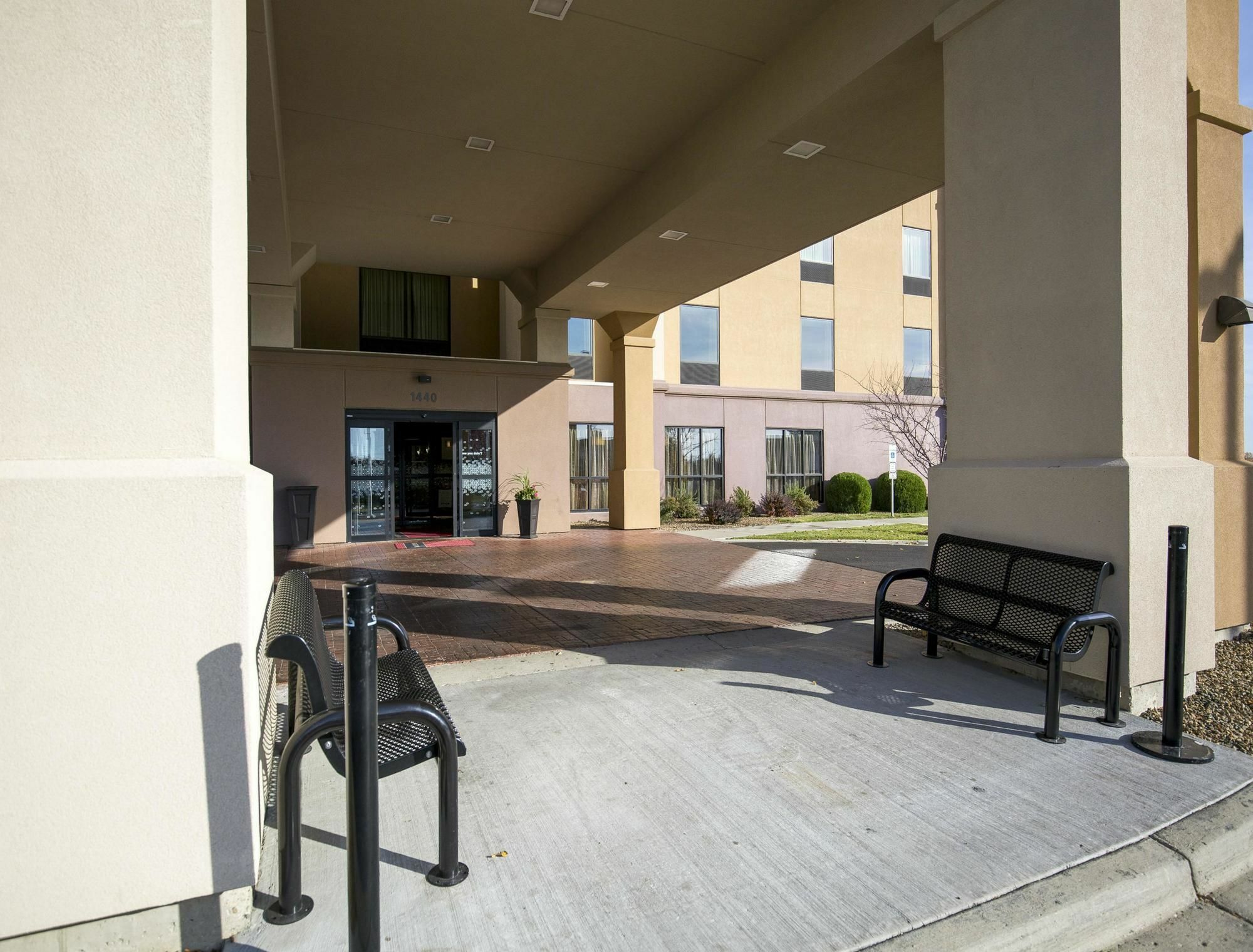 Hampton Inn Bismarck Bagian luar foto
