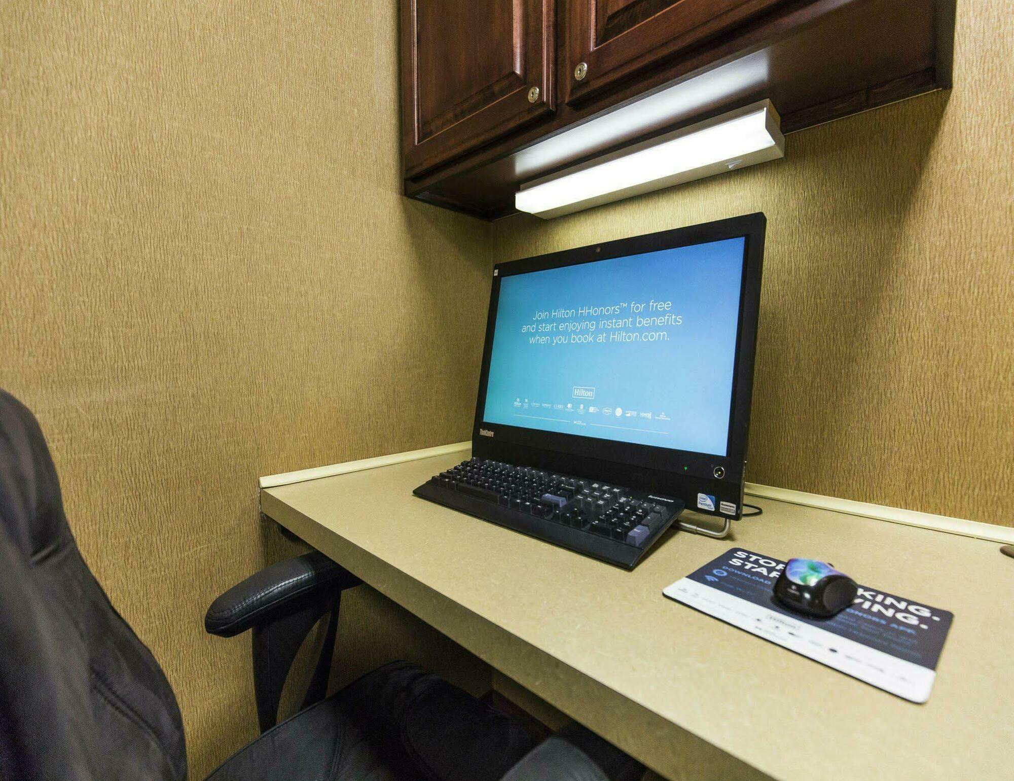 Hampton Inn Bismarck Bagian luar foto